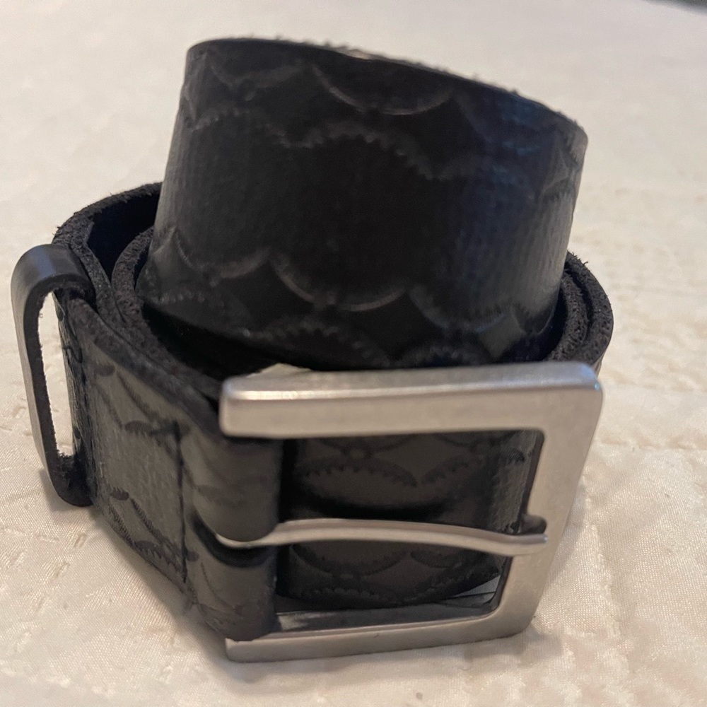 Levi’s leather belt